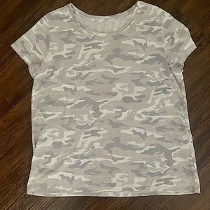 Women’s Gap Grey Camo Crewneck T-Shirt Size XL